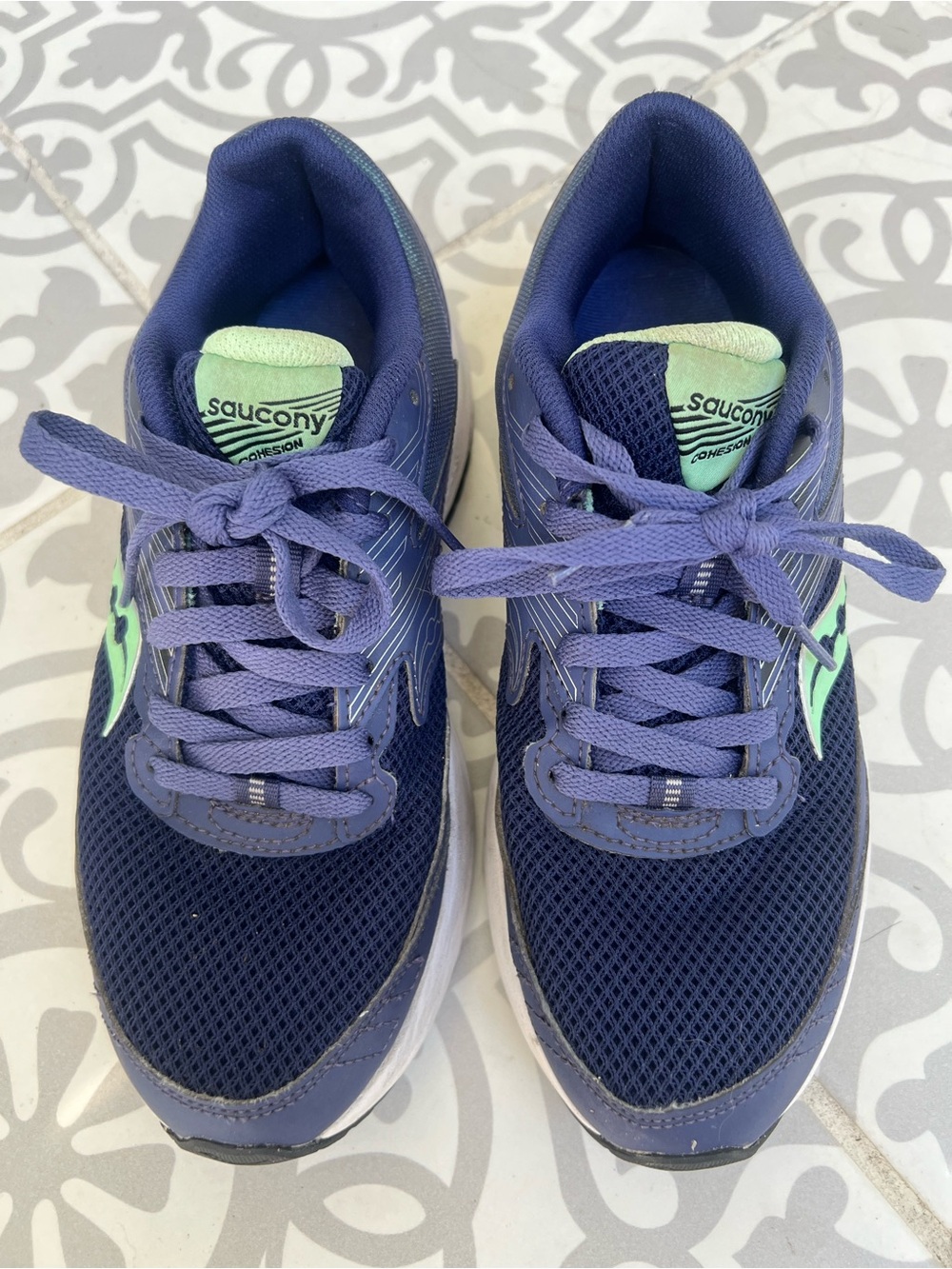 Saucony Women’s Navy and Mint Athletic Running Sneakers size US 8